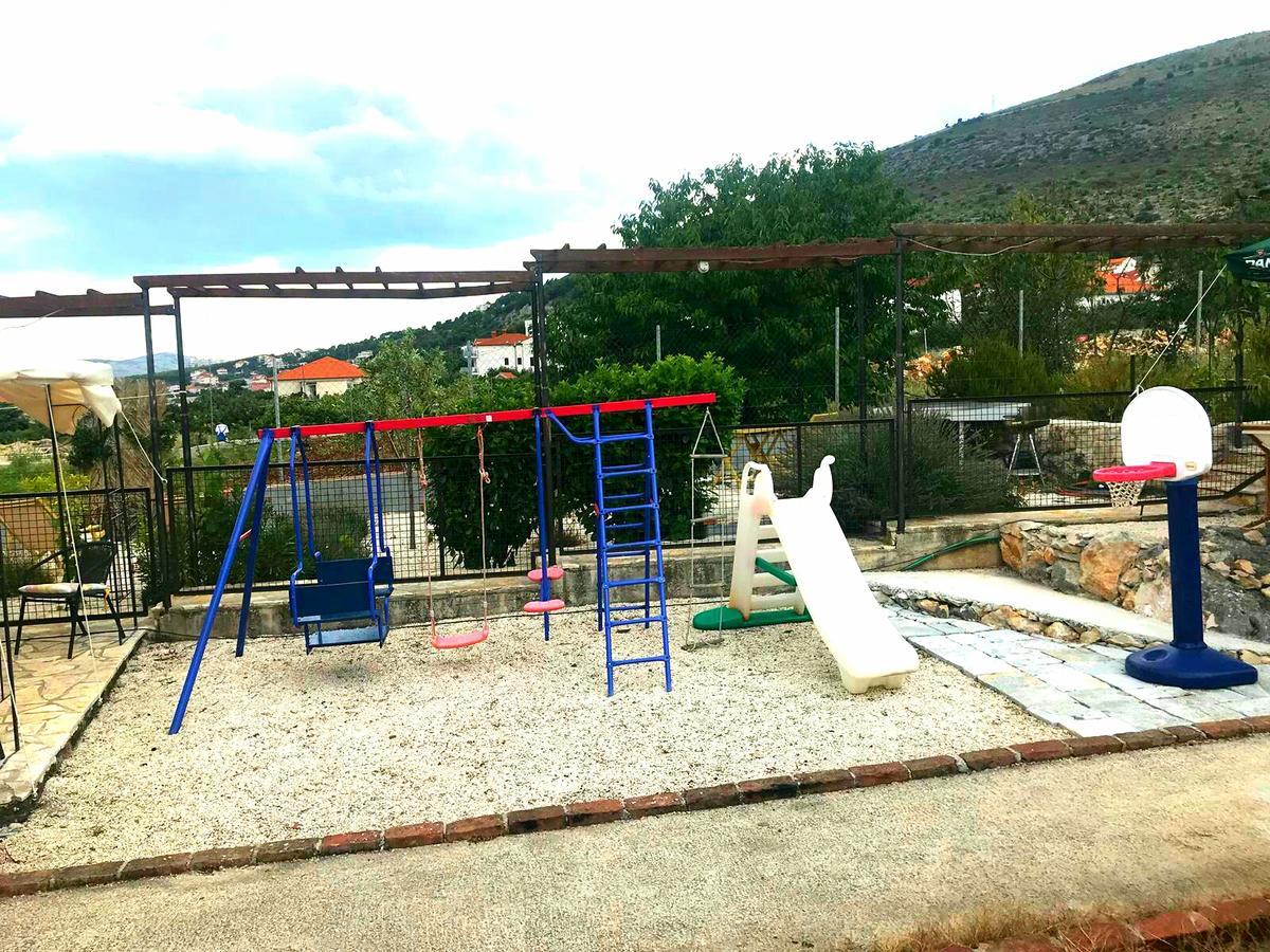 Holiday Home Listesi 1 Trogir Exteriör bild